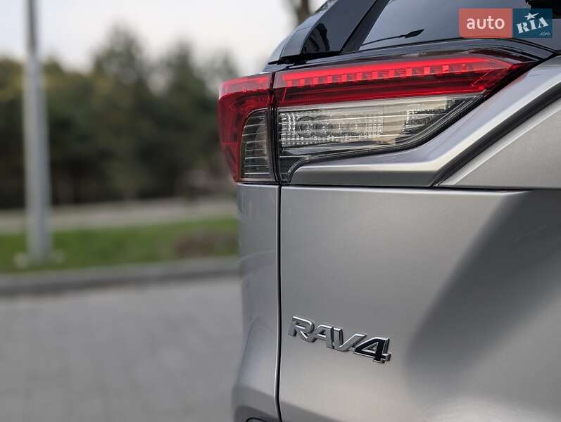 Позашляховик / Кросовер Toyota RAV4 2019 в Львові