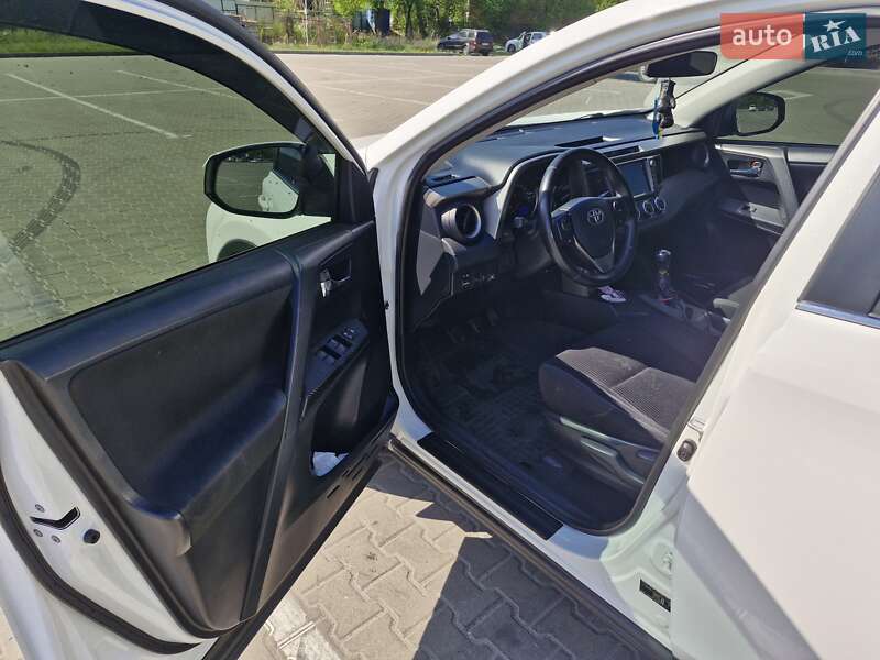 Позашляховик / Кросовер Toyota RAV4 2014 в Чернігові