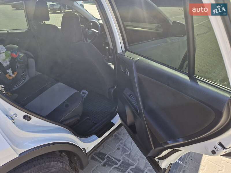 Позашляховик / Кросовер Toyota RAV4 2014 в Чернігові