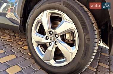 Внедорожник / Кроссовер Toyota RAV4 2020 в 