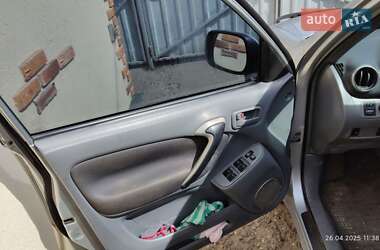 Внедорожник / Кроссовер Toyota RAV4 2003 в 