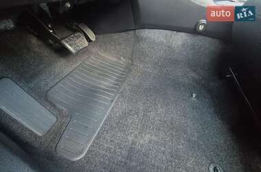 Внедорожник / Кроссовер Toyota RAV4 2014 в 