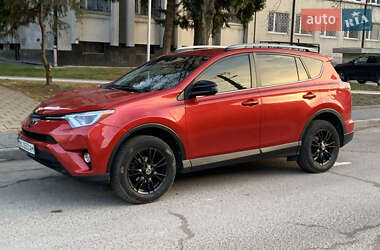 Позашляховик / Кросовер Toyota RAV4 2016 в 