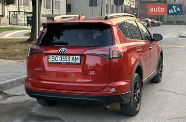 Позашляховик / Кросовер Toyota RAV4 2016 в 