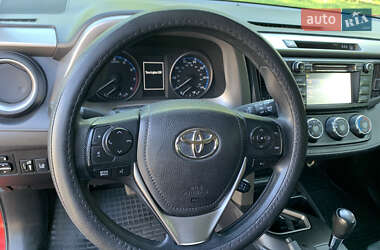 Позашляховик / Кросовер Toyota RAV4 2016 в 