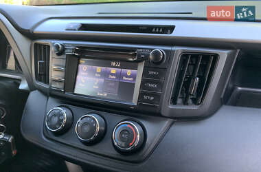 Позашляховик / Кросовер Toyota RAV4 2016 в 