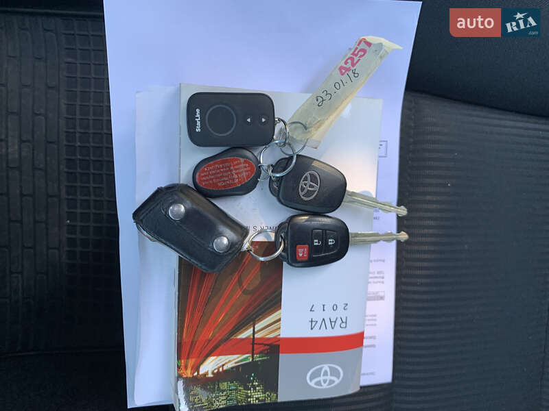 Внедорожник / Кроссовер Toyota RAV4 2016 в Львове