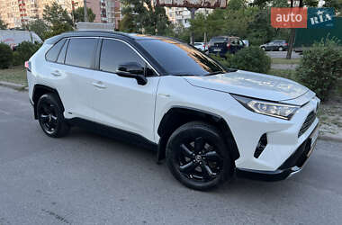 Внедорожник / Кроссовер Toyota RAV4 2019 в 