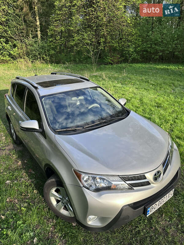 Позашляховик / Кросовер Toyota RAV4 2014 в 
