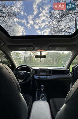 Позашляховик / Кросовер Toyota RAV4 2014 в 