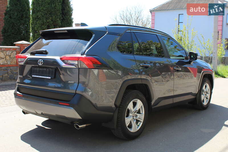 Внедорожник / Кроссовер Toyota RAV4 2022 в Ровно