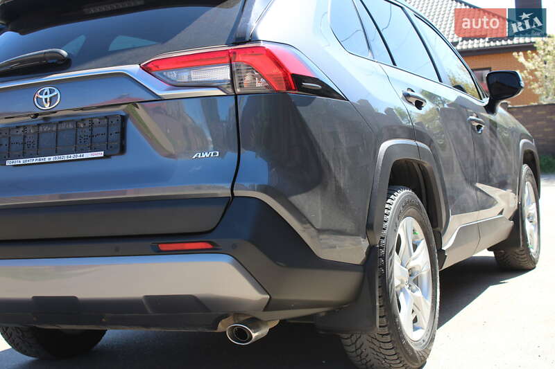 Внедорожник / Кроссовер Toyota RAV4 2022 в Ровно