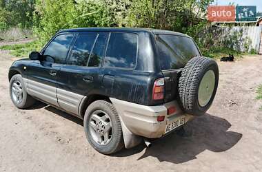 Позашляховик / Кросовер Toyota RAV4 1999 в 