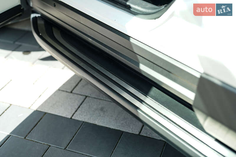 Позашляховик / Кросовер Toyota RAV4 2020 в Львові фото 9 Позашляховик / Кросовер Toyota RAV4 2020 в Львові