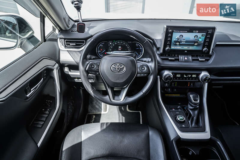 Позашляховик / Кросовер Toyota RAV4 2020 в Львові фото 16 Позашляховик / Кросовер Toyota RAV4 2020 в Львові