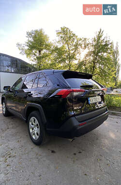 Позашляховик / Кросовер Toyota RAV4 2020 в 