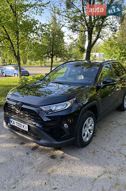 Позашляховик / Кросовер Toyota RAV4 2020 в 