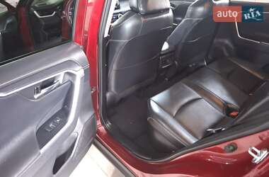 Позашляховик / Кросовер Toyota RAV4 2021 в 