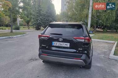 Внедорожник / Кроссовер Toyota RAV4 2019 в 