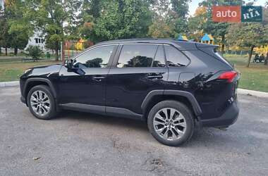 Внедорожник / Кроссовер Toyota RAV4 2019 в 