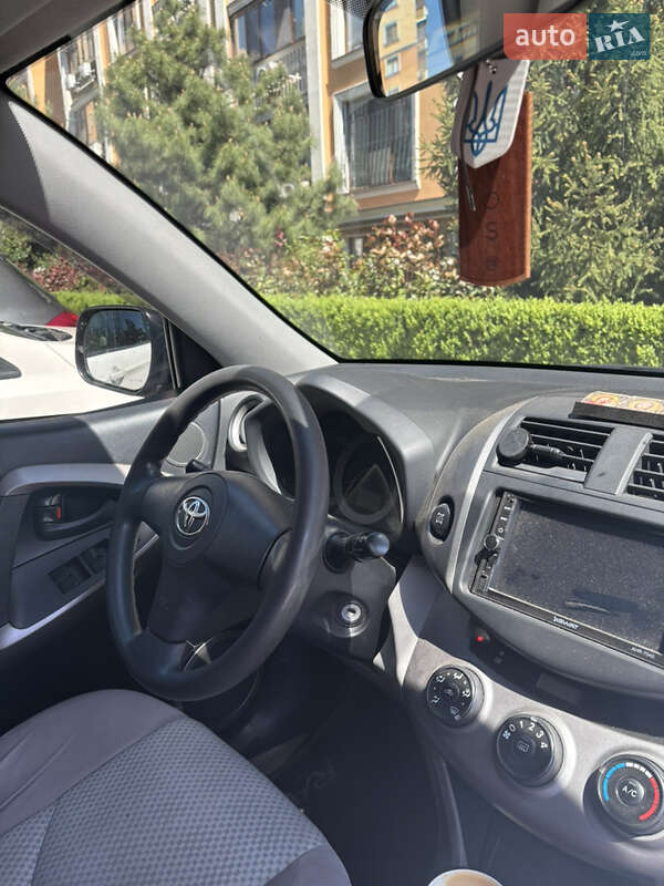Позашляховик / Кросовер Toyota RAV4 2006 в 