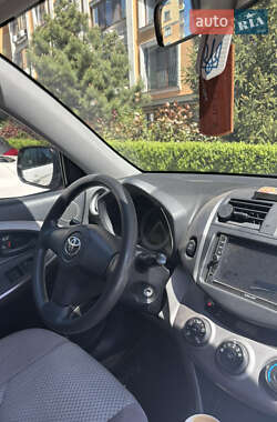 Позашляховик / Кросовер Toyota RAV4 2006 в 