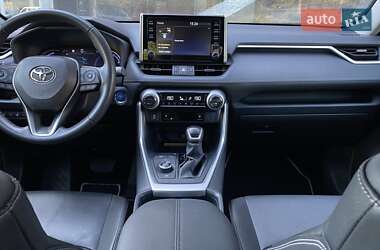 Позашляховик / Кросовер Toyota RAV4 2020 в 