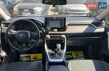 Внедорожник / Кроссовер Toyota RAV4 2020 в 