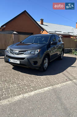Внедорожник / Кроссовер Toyota RAV4 2015 в 