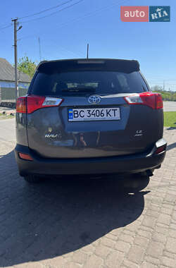 Внедорожник / Кроссовер Toyota RAV4 2015 в 