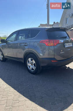 Внедорожник / Кроссовер Toyota RAV4 2015 в 