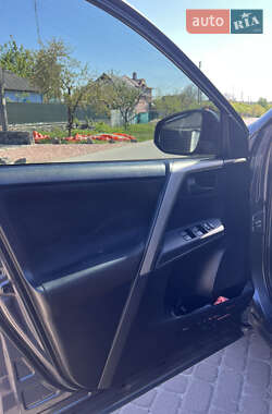 Внедорожник / Кроссовер Toyota RAV4 2015 в 
