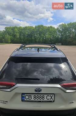 Позашляховик / Кросовер Toyota RAV4 2021 в 