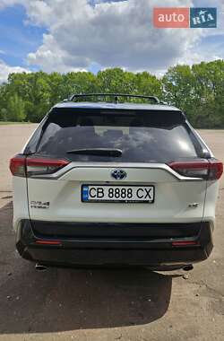 Позашляховик / Кросовер Toyota RAV4 2021 в 