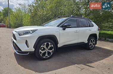 Позашляховик / Кросовер Toyota RAV4 2021 в 