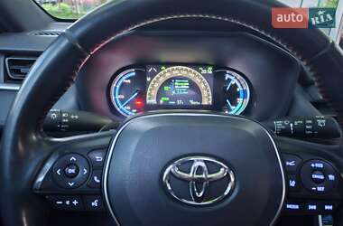 Позашляховик / Кросовер Toyota RAV4 2021 в 