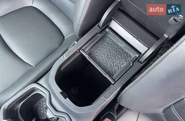 Позашляховик / Кросовер Toyota RAV4 2021 в 