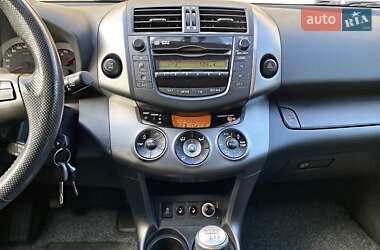 Позашляховик / Кросовер Toyota RAV4 2010 в 