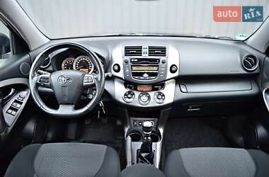 Позашляховик / Кросовер Toyota RAV4 2010 в 