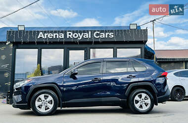Внедорожник / Кроссовер Toyota RAV4 2021 в 