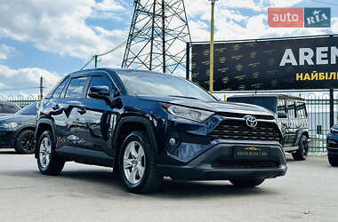 Внедорожник / Кроссовер Toyota RAV4 2021 в 