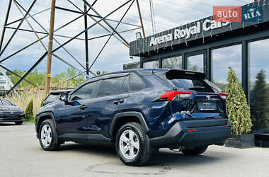 Внедорожник / Кроссовер Toyota RAV4 2021 в 