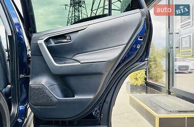 Внедорожник / Кроссовер Toyota RAV4 2021 в 