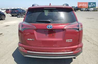 Позашляховик / Кросовер Toyota RAV4 2018 в 