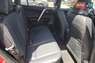Позашляховик / Кросовер Toyota RAV4 2018 в 