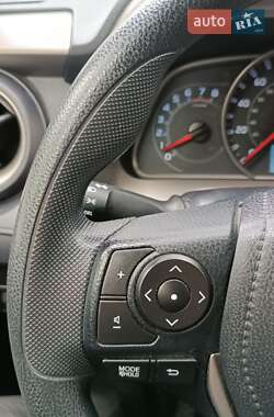 Позашляховик / Кросовер Toyota RAV4 2014 в 