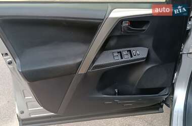 Позашляховик / Кросовер Toyota RAV4 2014 в 