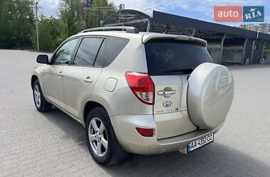 Внедорожник / Кроссовер Toyota RAV4 2006 в 