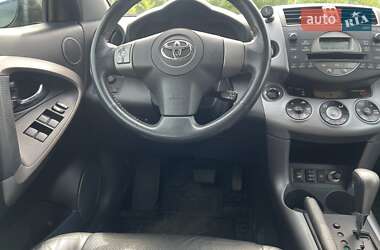 Внедорожник / Кроссовер Toyota RAV4 2006 в 