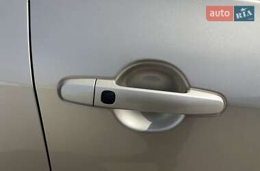 Внедорожник / Кроссовер Toyota RAV4 2006 в 